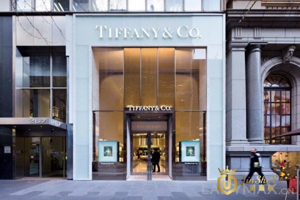 靠讨好年轻人，Tiffany翻身了