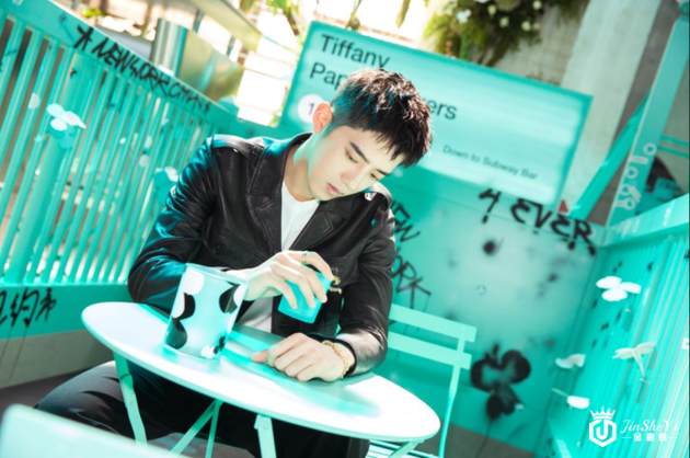 青年演员梁靖康出席Tiffany Paper Flowers&trade;花韵系列作品发布派对