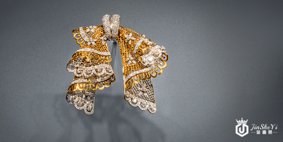 百宝匣与山茶花胸针1938年