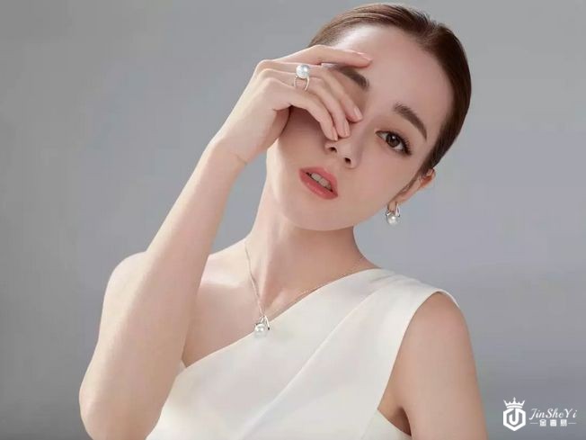 迪丽热巴成为日本百年珠宝品牌MIKIMOTO亚洲代言人