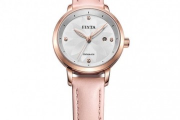 飞亚达女士腕表hold住街拍look，一抹亮色为气质加分