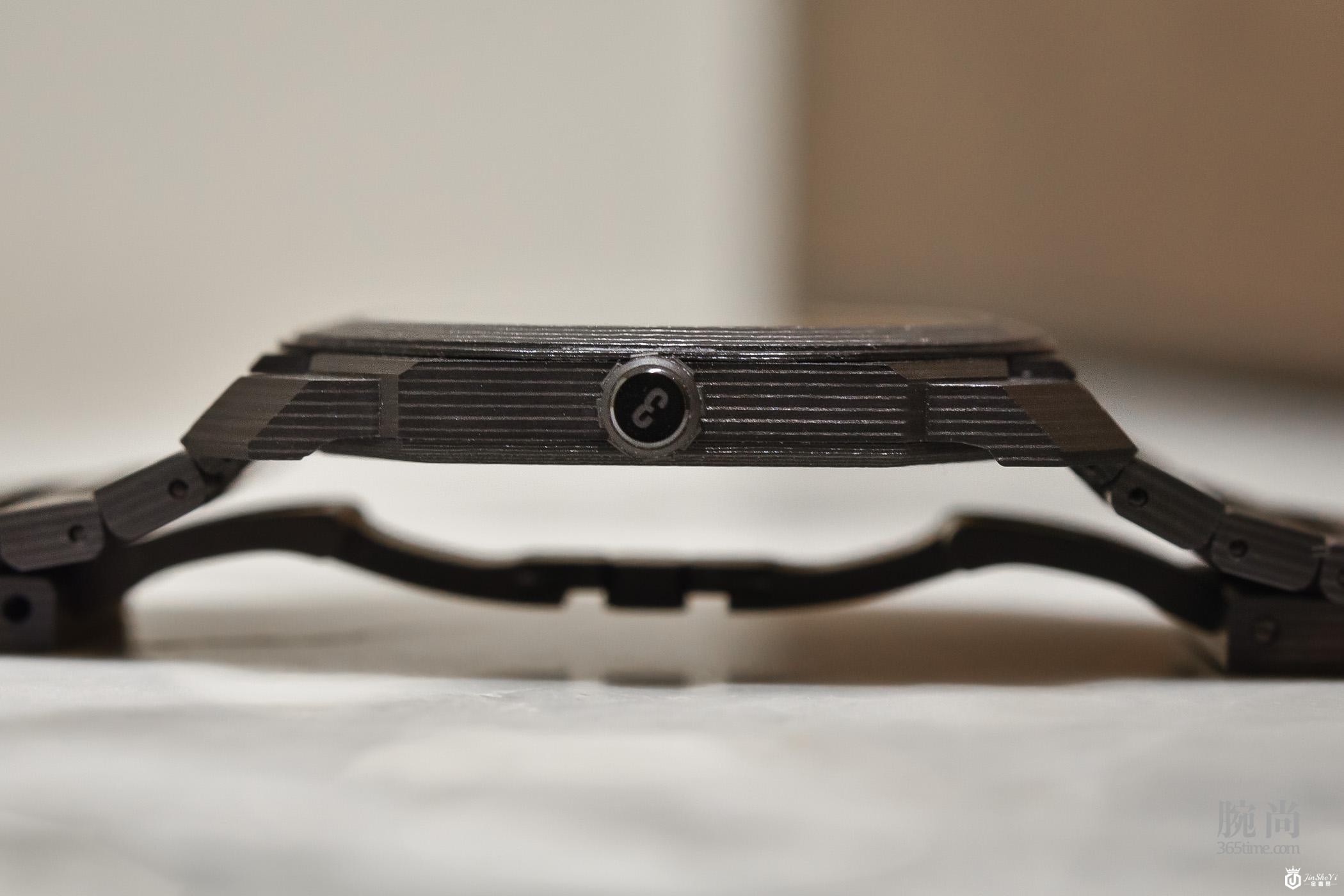 宝格丽三问碳纤维腕表