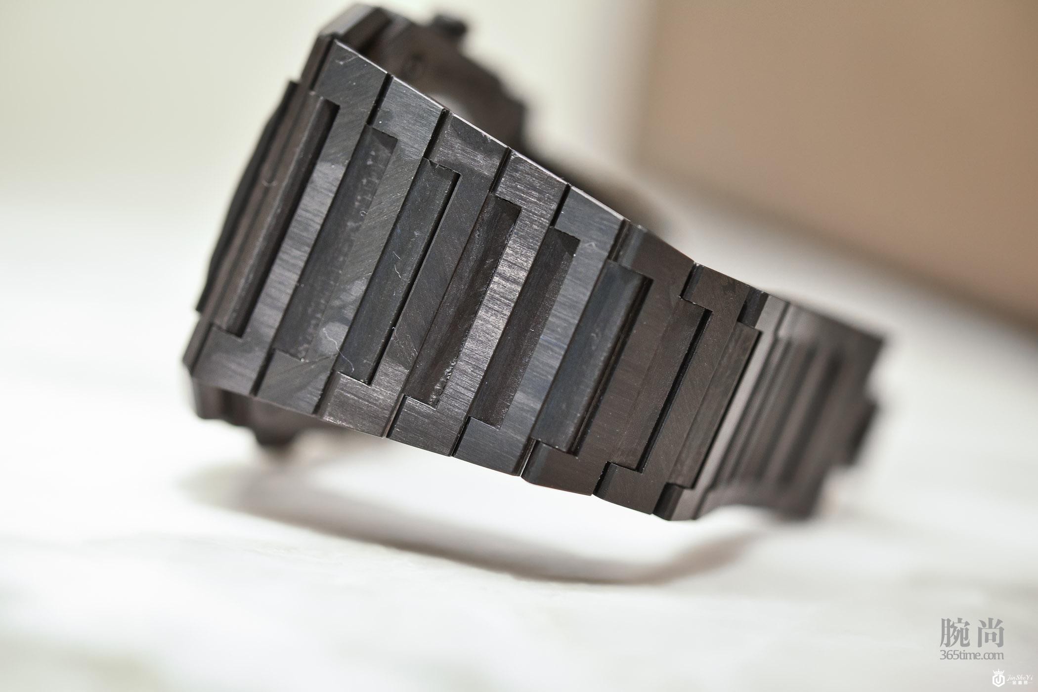 宝格丽三问碳纤维腕表