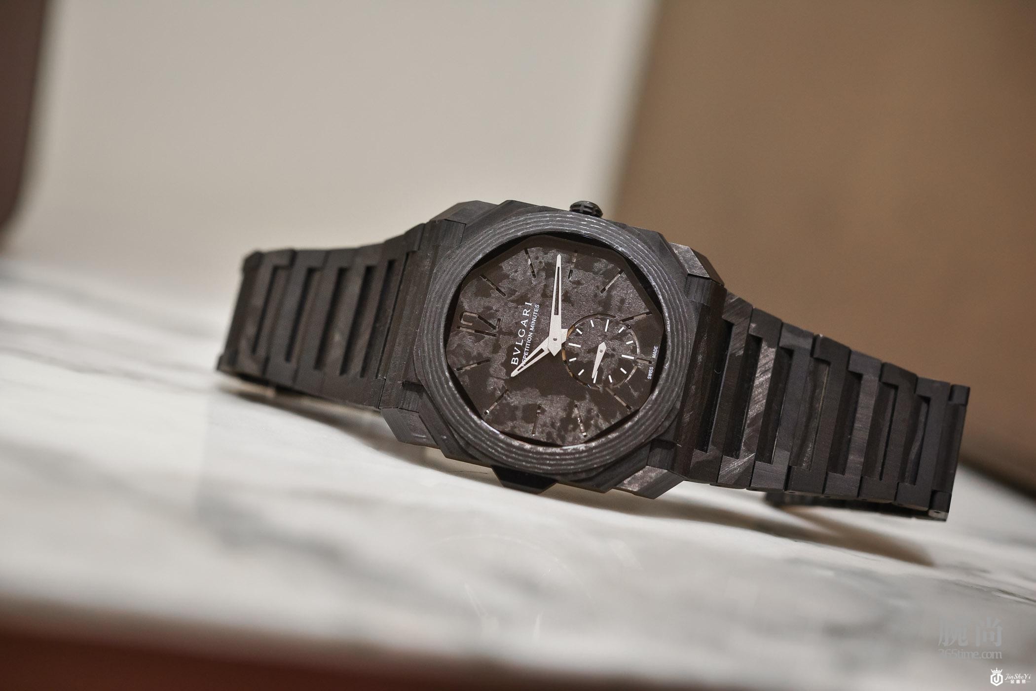 宝格丽三问碳纤维腕表