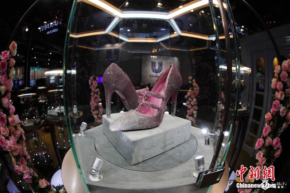 首届进博会 价值3000万粉色钻石珠宝鞋&ldquo;春灿&rdquo;亮相