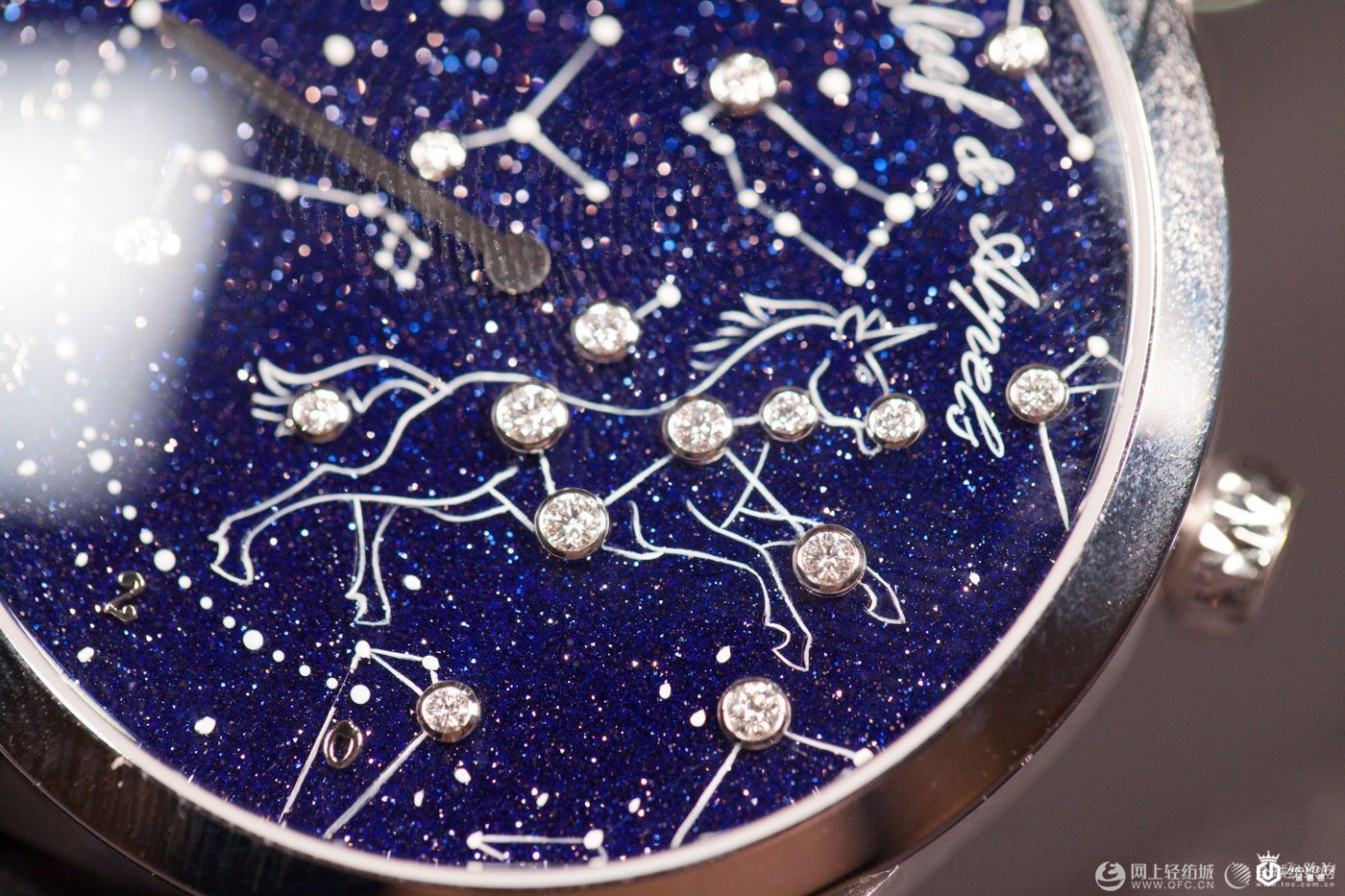 梵克雅宝诗意复杂功能系列独角兽麒麟座腕表
