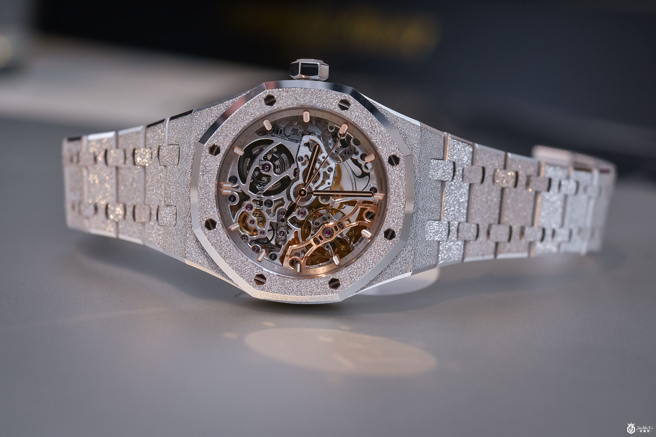 爱彼Audemars Piguet皇家橡树双摆轮镂空磨砂金腕表