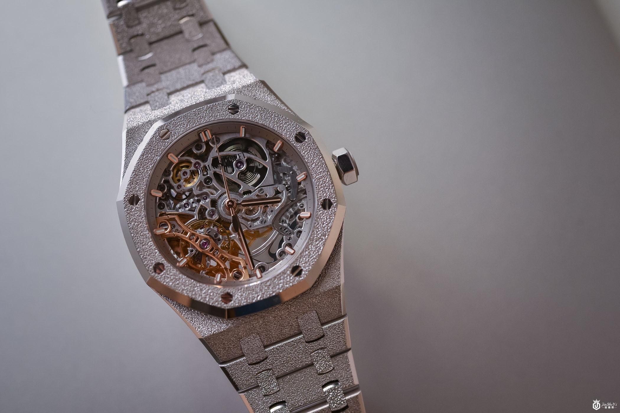 爱彼Audemars Piguet皇家橡树双摆轮镂空磨砂金腕表