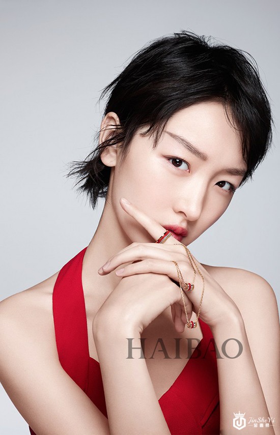 周冬雨穿搭造型