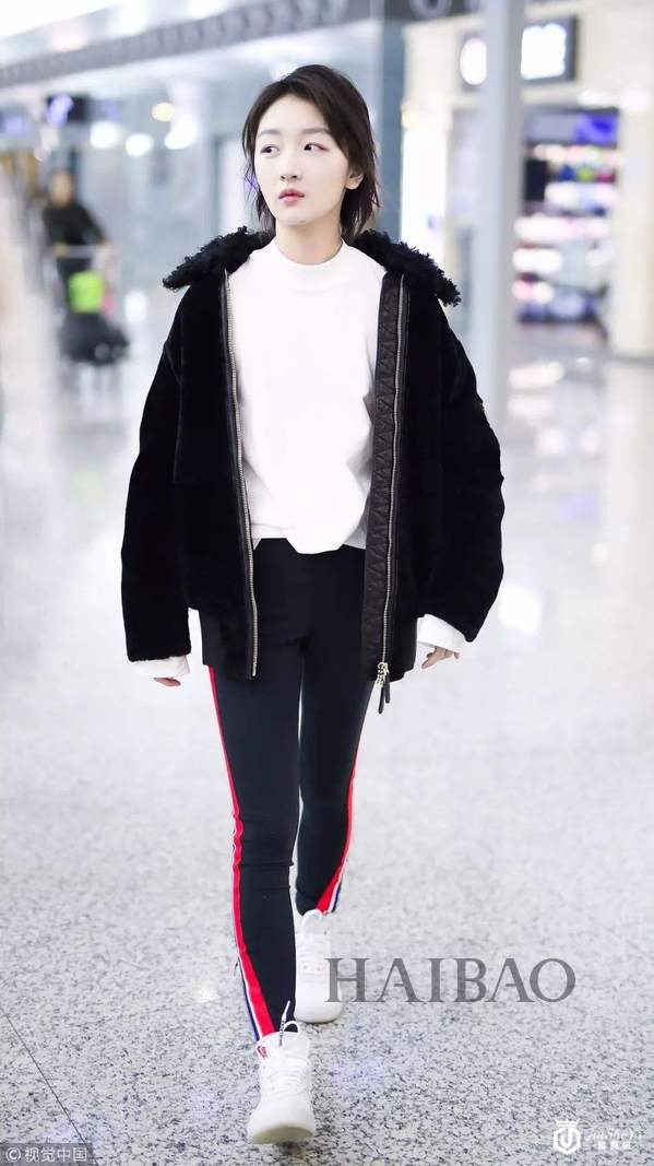 周冬雨穿搭造型