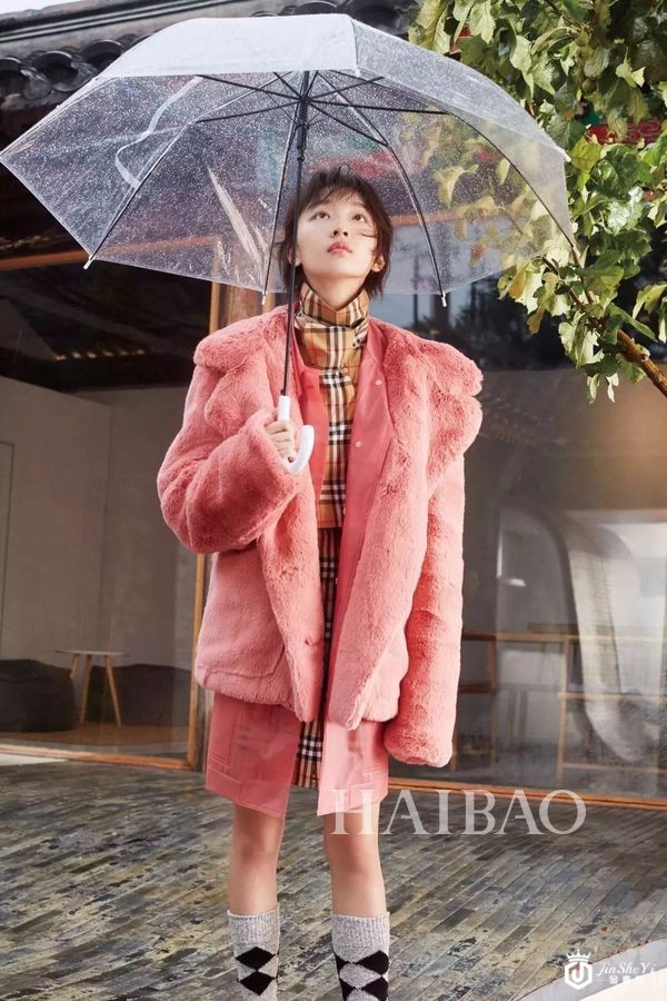 周冬雨穿搭造型