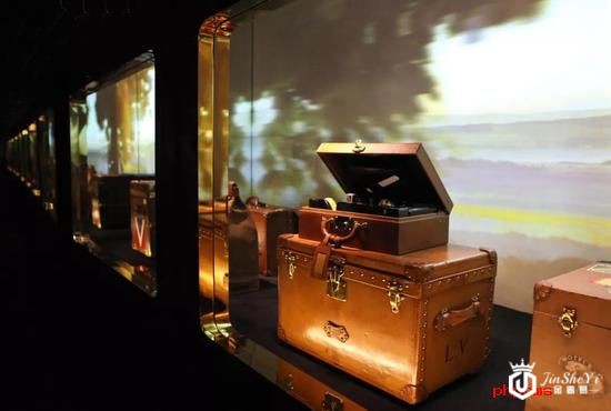 ▲资料图片:在上海“路易威登之家”拍摄的路易威登箱包。(新华社发)