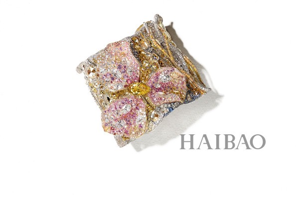 2019 CINTY CHAO The Art Jewel 于2019欧洲艺术博览会TEFAF Maastricht会场，以「生命之树 (Tree of Life)」装置艺术概念呈现全新Black Label 大师系列作品