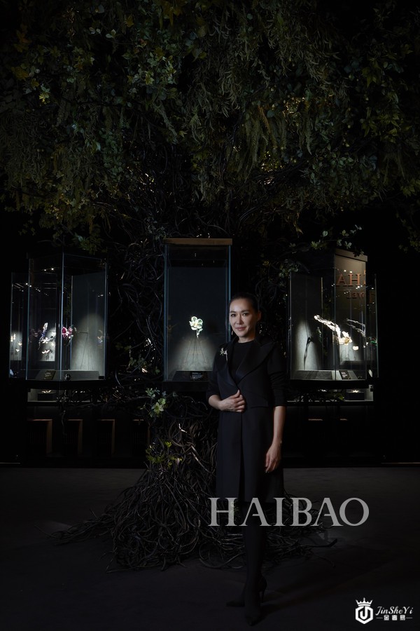 2019 CINTY CHAO The Art Jewel 于2019欧洲艺术博览会TEFAF Maastricht会场，以「生命之树 (Tree of Life)」装置艺术概念呈现全新Black Label 大师系列作品