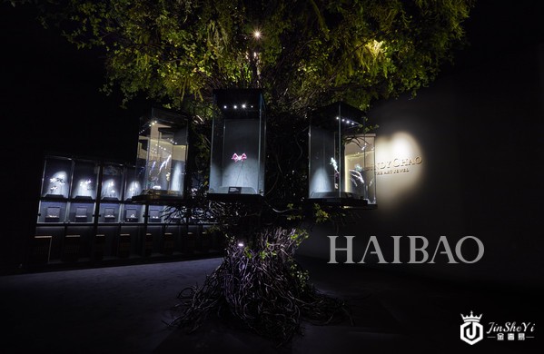 2019 CINTY CHAO The Art Jewel 于2019欧洲艺术博览会TEFAF Maastricht会场，以「生命之树 (Tree of Life)」装置艺术概念呈现全新Black Label 大师系列作品