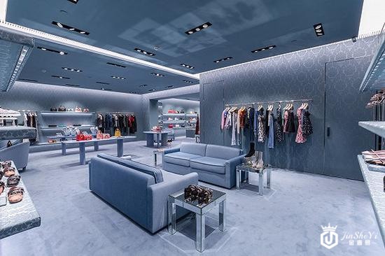 Prada 2019秋冬大秀 图片来源：Vogue