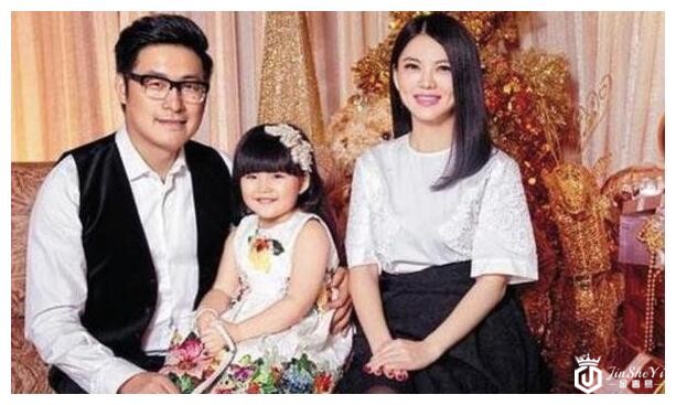 曝9岁王诗龄近照，身高快赶上妈妈李湘，买奢侈品贵妇范十足