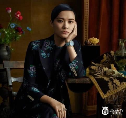 李宇春担任奢侈品牌广告形象大使, 这么温婉的春春还是第一次见!