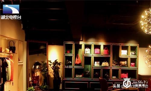 奢侈品店招服务员，不料招来个贼，瞄准香奈儿包包就能发财？