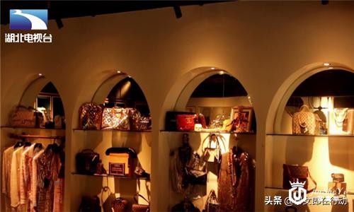 奢侈品店招服务员，不料招来个贼，瞄准香奈儿包包就能发财？