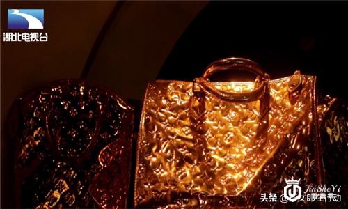 奢侈品店招服务员，不料招来个贼，瞄准香奈儿包包就能发财？