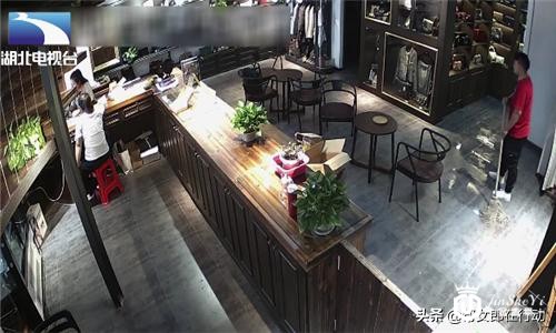 奢侈品店招服务员，不料招来个贼，瞄准香奈儿包包就能发财？