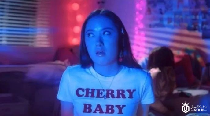 为了造假，奢侈品代购伪造了一座法国商场