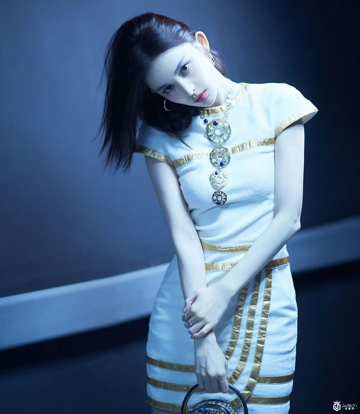 娜扎出席CHANEL全新J12腕表发布会