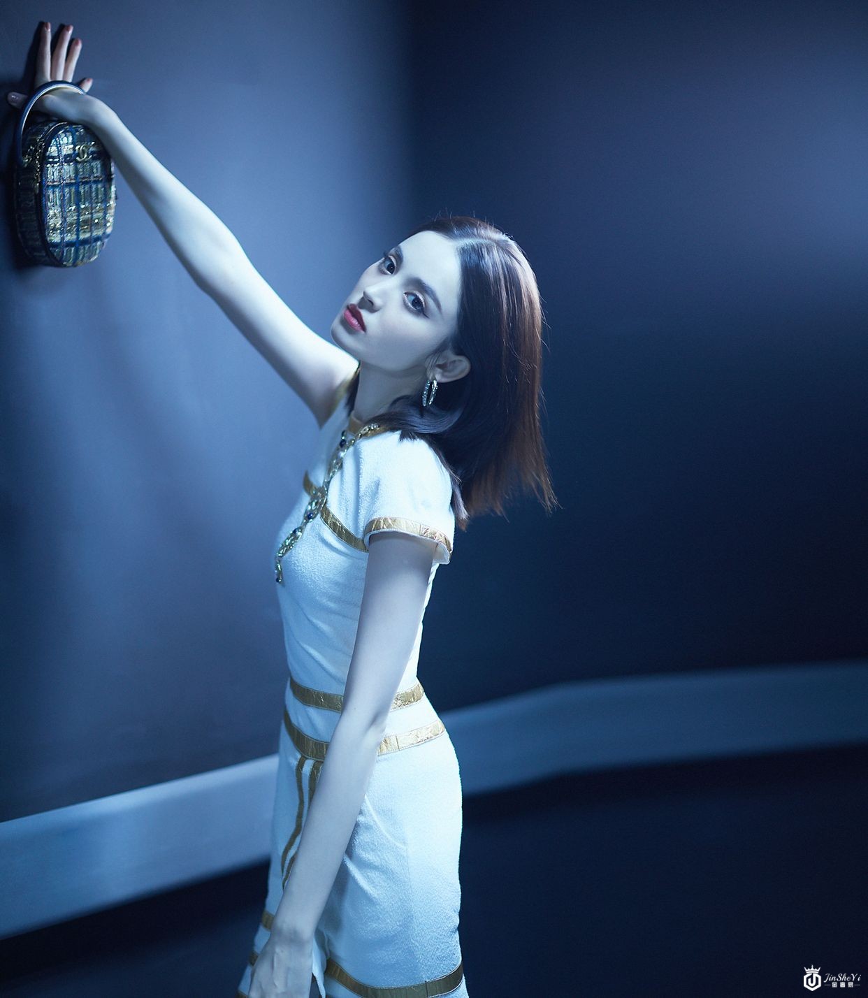 娜扎出席CHANEL全新J12腕表发布会