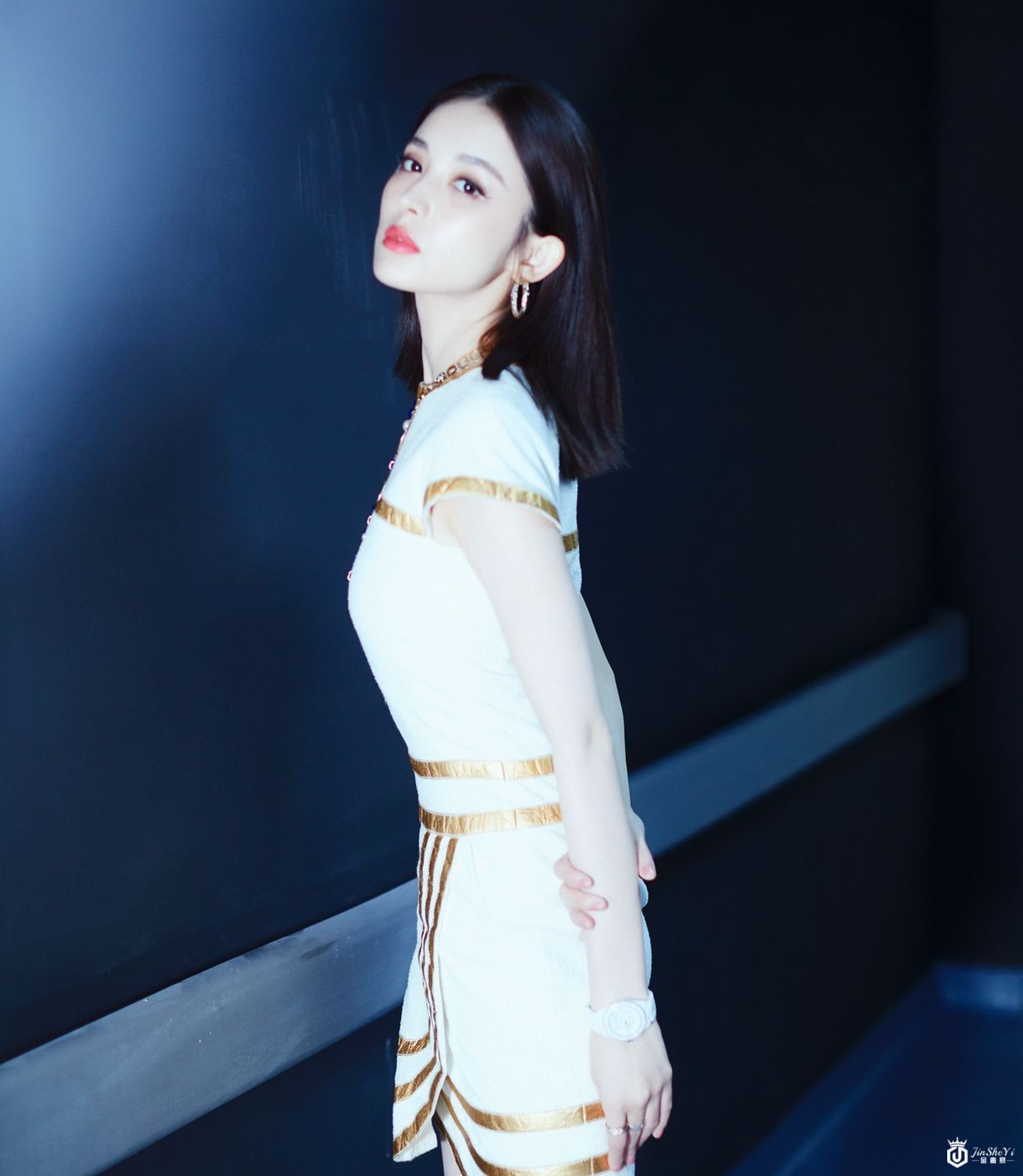 娜扎出席CHANEL全新J12腕表发布会