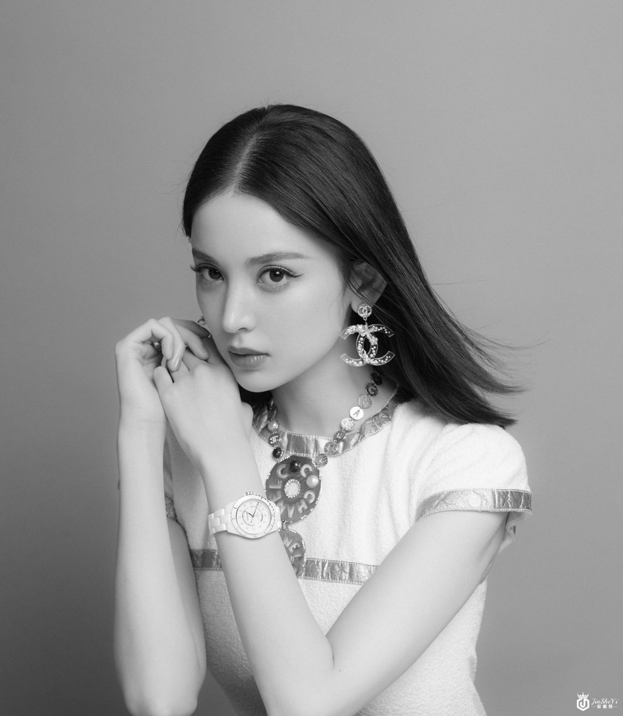 娜扎出席CHANEL全新J12腕表发布会