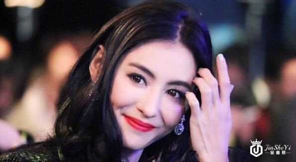 张柏芝为养家开奢侈品店，与谢霆锋门店相隔百米