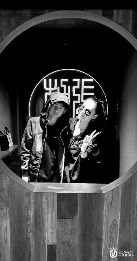 张柏芝为养家开奢侈品店，与谢霆锋门店相隔百米