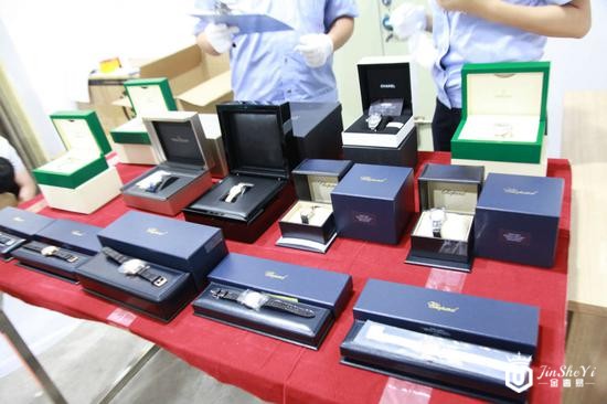 ▲涉案奢侈品。