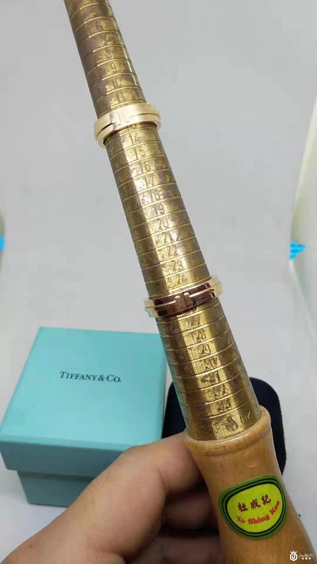蒂芙尼T系列玫瑰金宽版指环图2