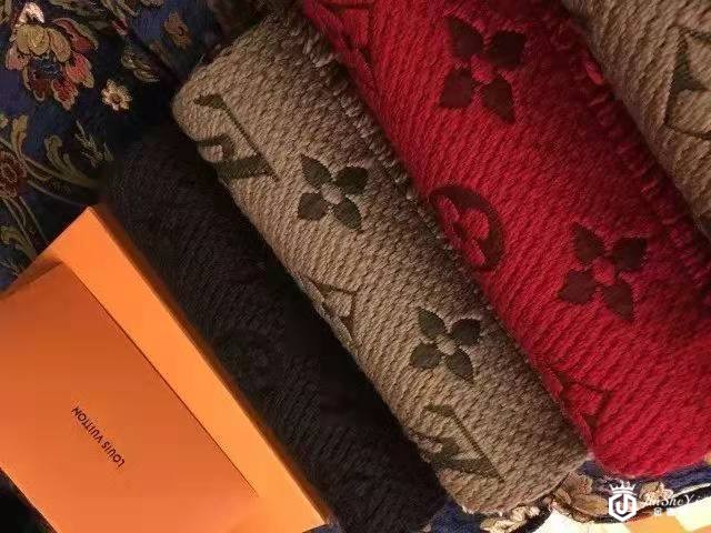 七步看穿假LV围巾