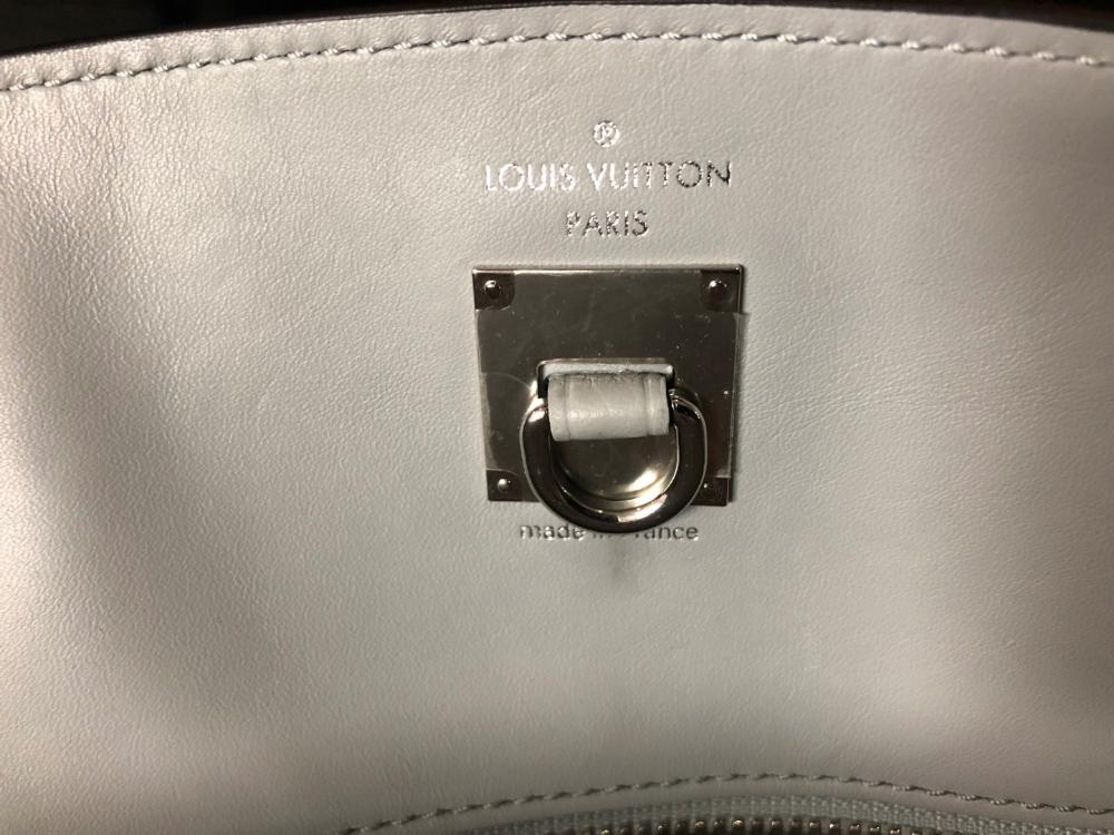 LV citystreamer 灰色陪蛇皮肩带女包图3