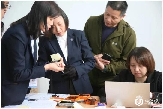 点击图片翻到下一页>> 鉴定六起涉案奢侈品,中检中奢中心助力拱北海关打击走私