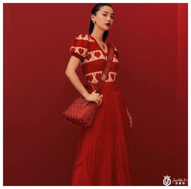 Angelababy代言奢侈品迪奥大片一出，网友：丑黑没气质