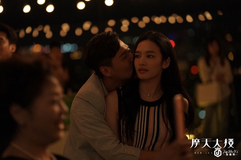 张柏嘉佩戴Boucheron宝诗龙珠宝出演热播网剧《摩天大楼》