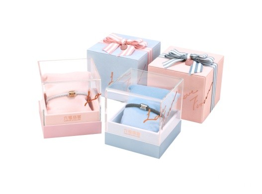 六福珠宝Love Forever爱恒久系列18K金情侣挂坠礼盒套装