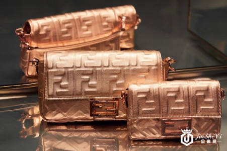 芬迪（fendi）推出鼠年capsule系列手袋和配饰