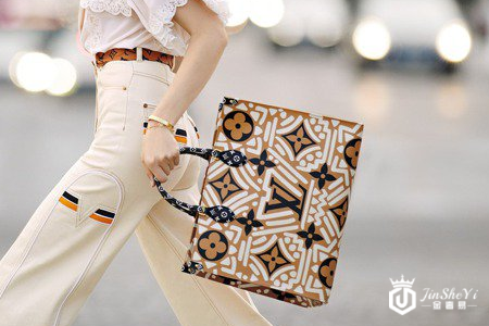 路易威登onthego托特包艺术新款怎么样？如何搭配？