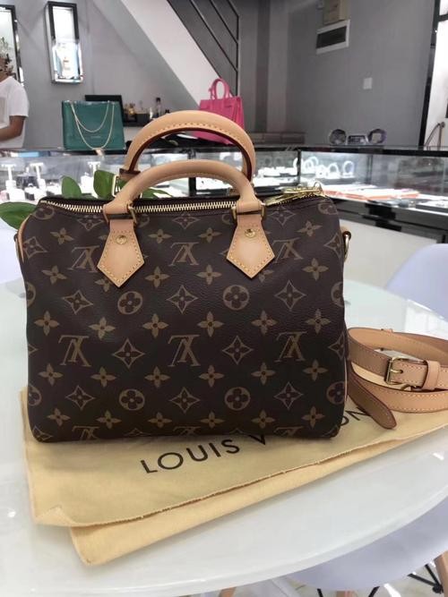 南京塞琳包包回收一般几折？图3