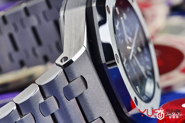 爱彼皇家橡树离岸型自动上链计时码表回收价格