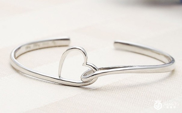 黄金首饰回收几折