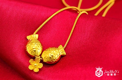 旧的黄金首饰拿到哪里回收好呢