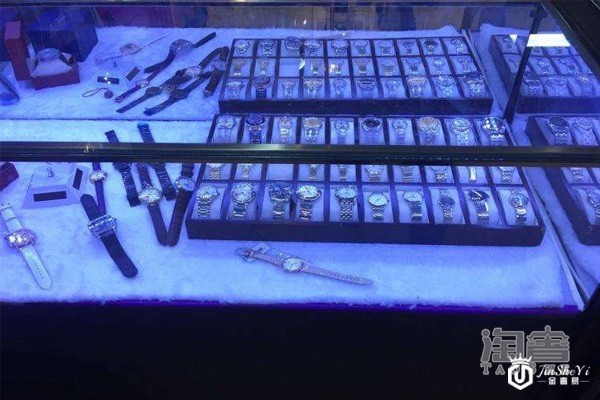 二手表行柜台展示图