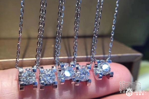 不同大小的卡地亚C DE钻石项链