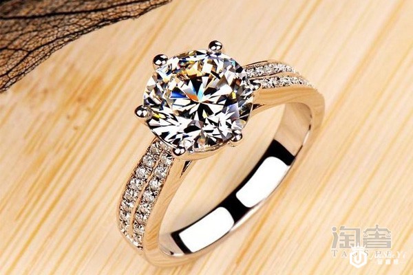 周大福2克拉钻戒